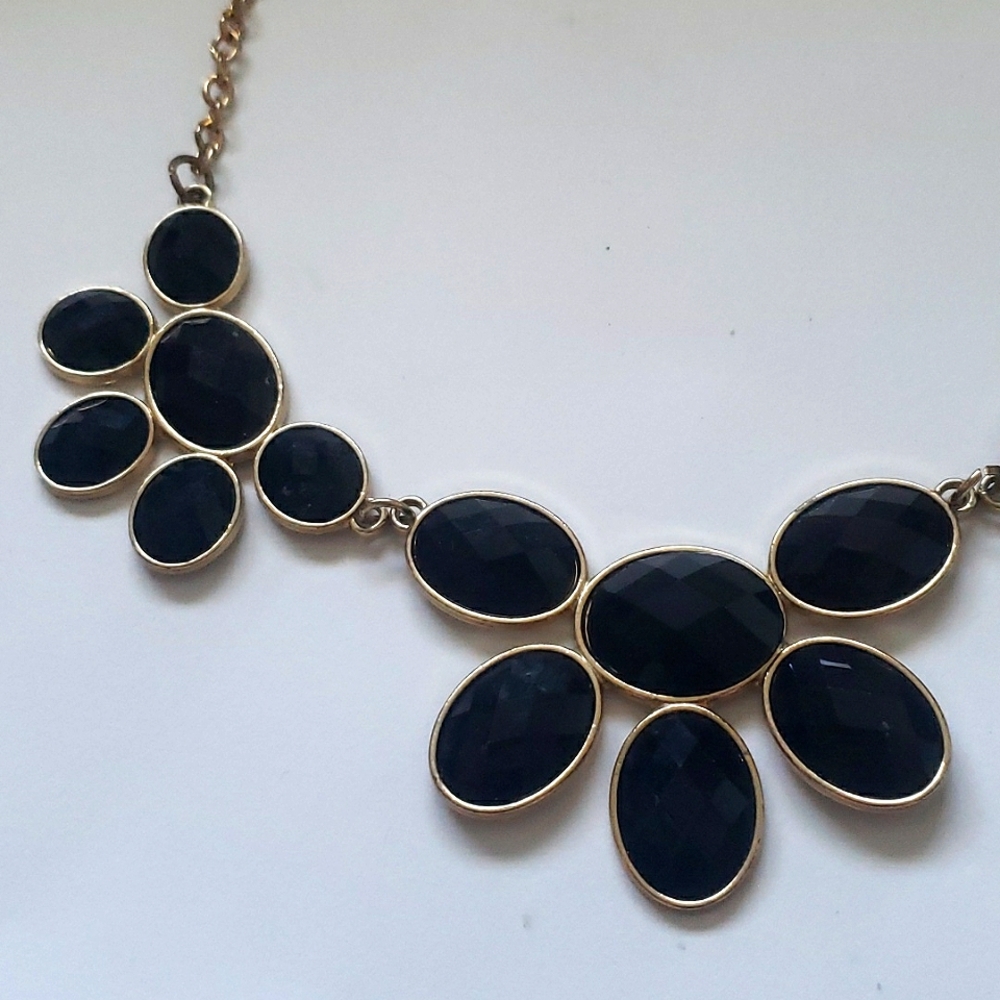 Black pendants necklace